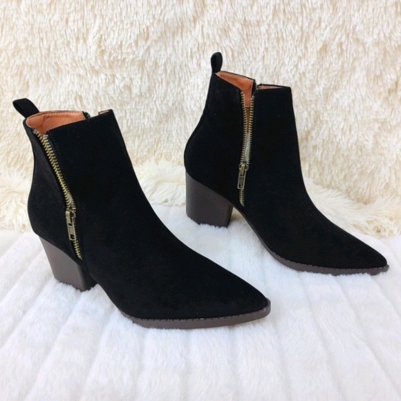 Mata Black Western Style Slip On Ankle Bootie With 2 1/2" Block Heel - Picture 4 of 4